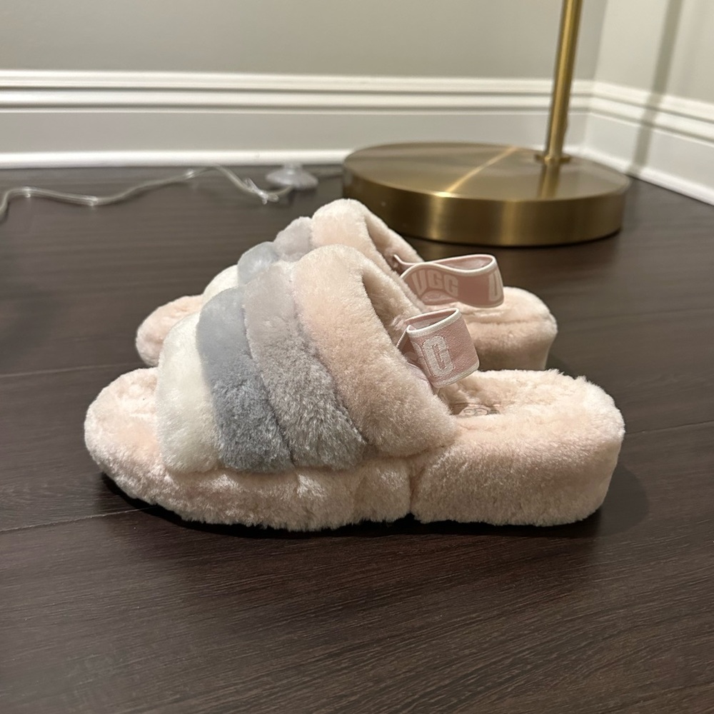 Ugg Platform slipper slides size 8